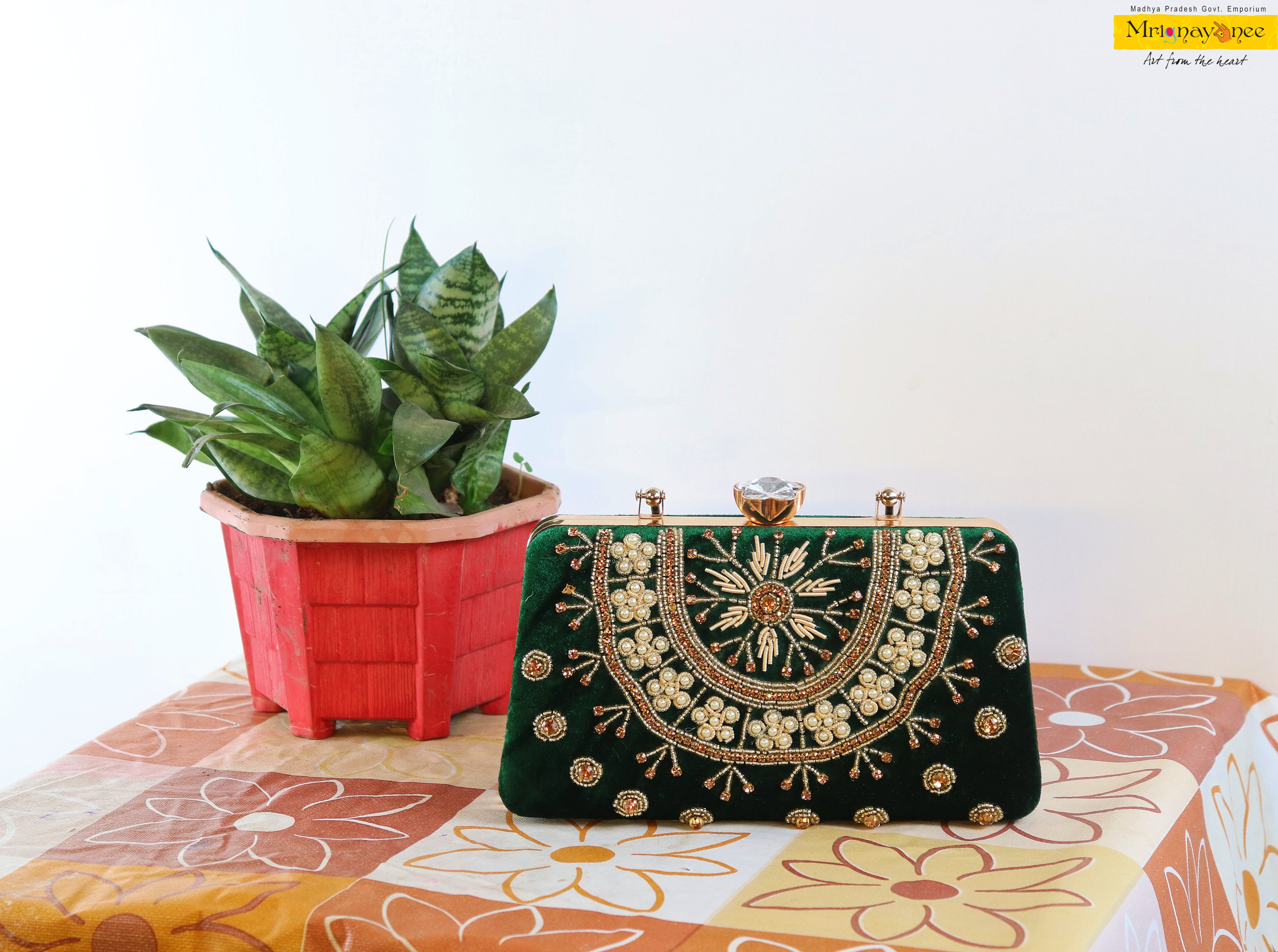 Zari Zardozi clutch_